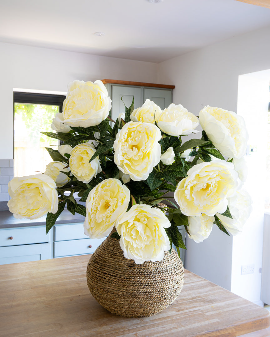 Deluxe Cream Peony Bouquet