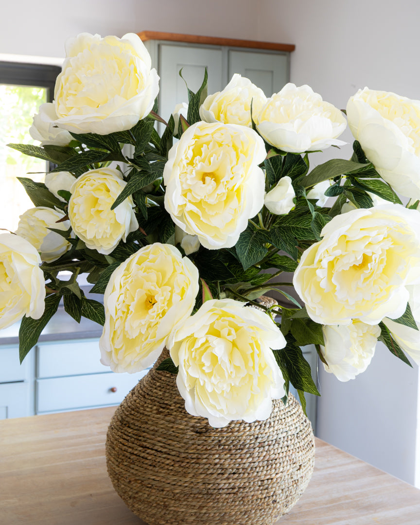 Deluxe Cream Peony Bouquet
