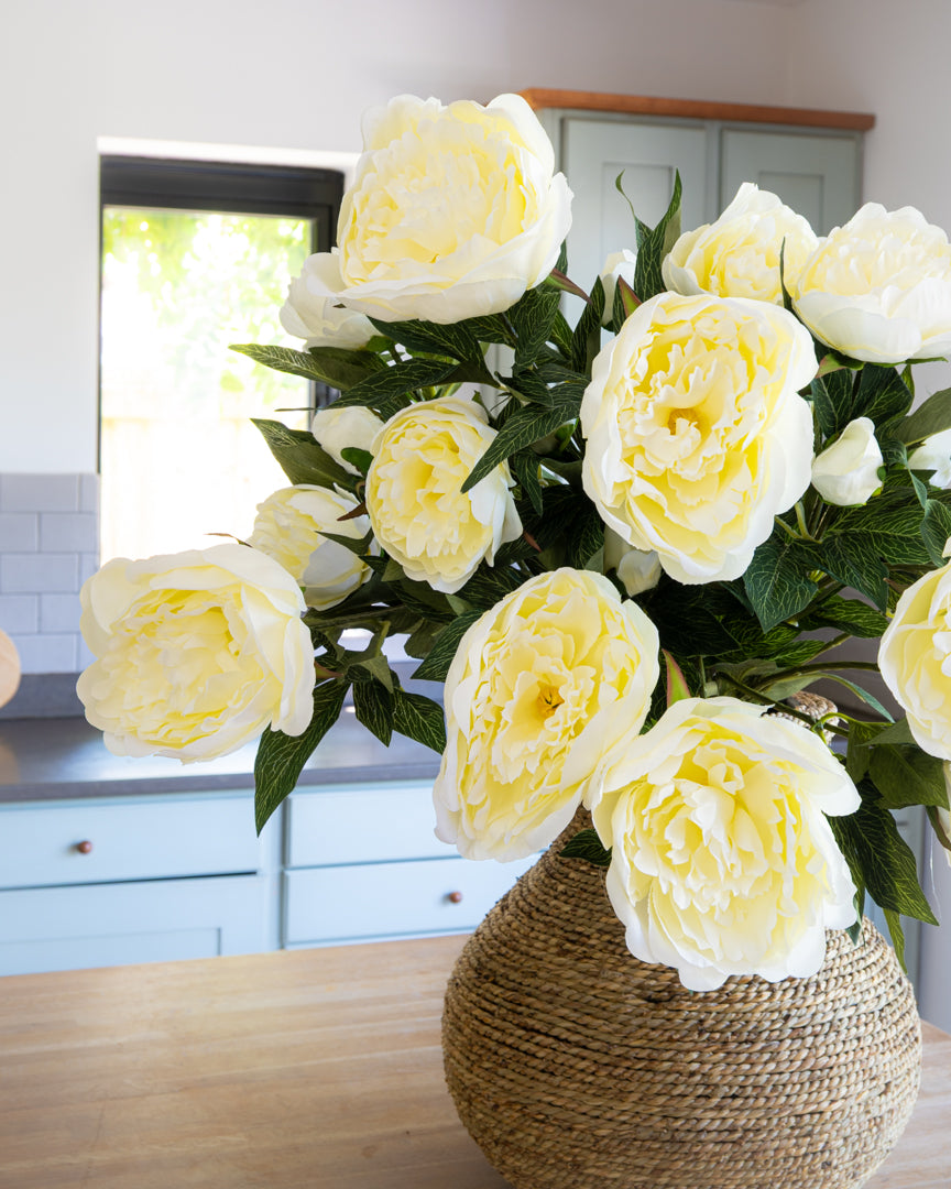 Deluxe Cream Peony Bouquet