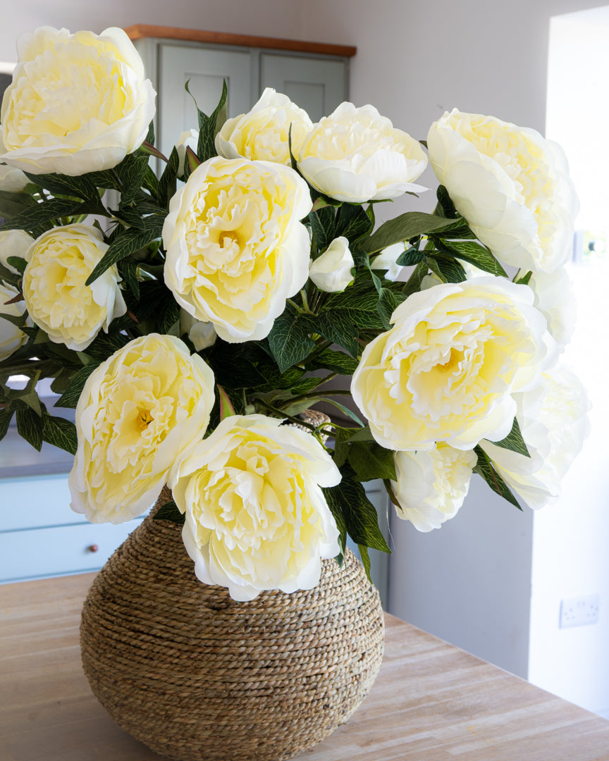 Deluxe Cream Peony Bouquet