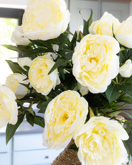 Deluxe Cream Peony Bouquet