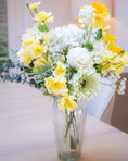 Load image into Gallery viewer, Letterbox Bouquet - Spring Yellows
