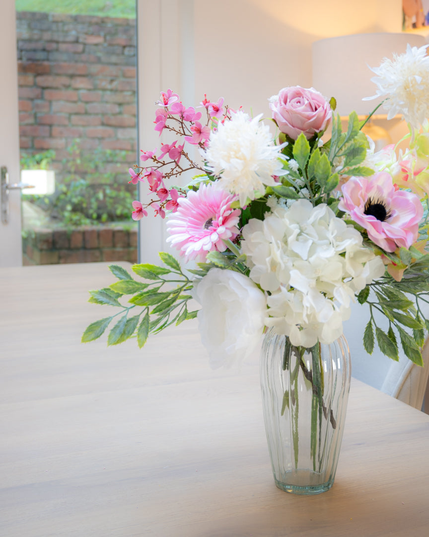 Letterbox Bouquet - Pretty Pinks