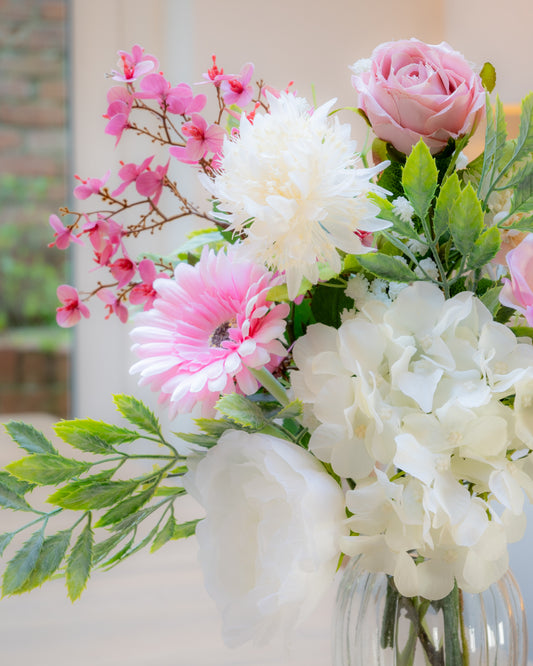 Letterbox Bouquet - Pretty Pinks