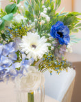 Load image into Gallery viewer, Letterbox Bouquet - Forget Me Not
