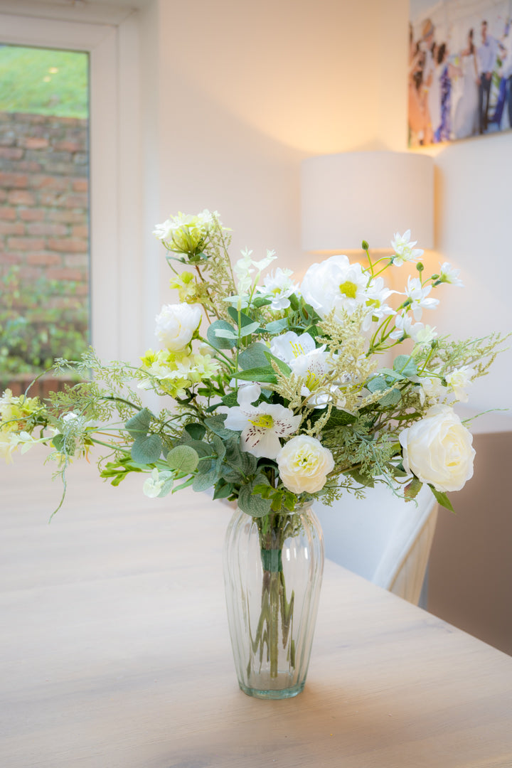 Letterbox Bouquet - Classic Whites