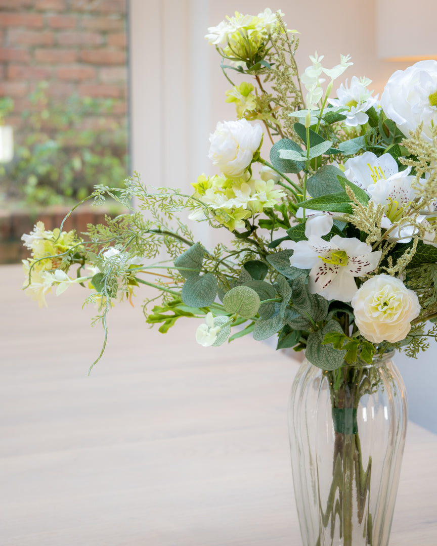 Letterbox Bouquet - Classic Whites