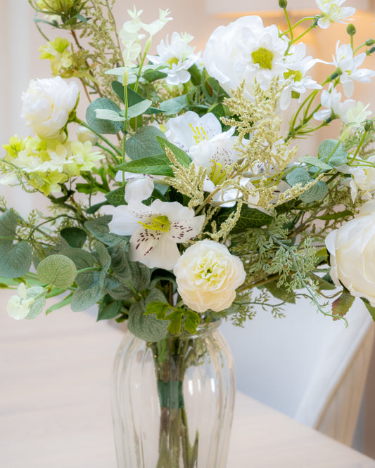 Letterbox Bouquet - Classic Whites