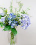 Load image into Gallery viewer, Letterbox Bouquet - Forget Me Not
