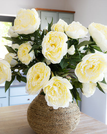 Deluxe Cream Peony Bouquet