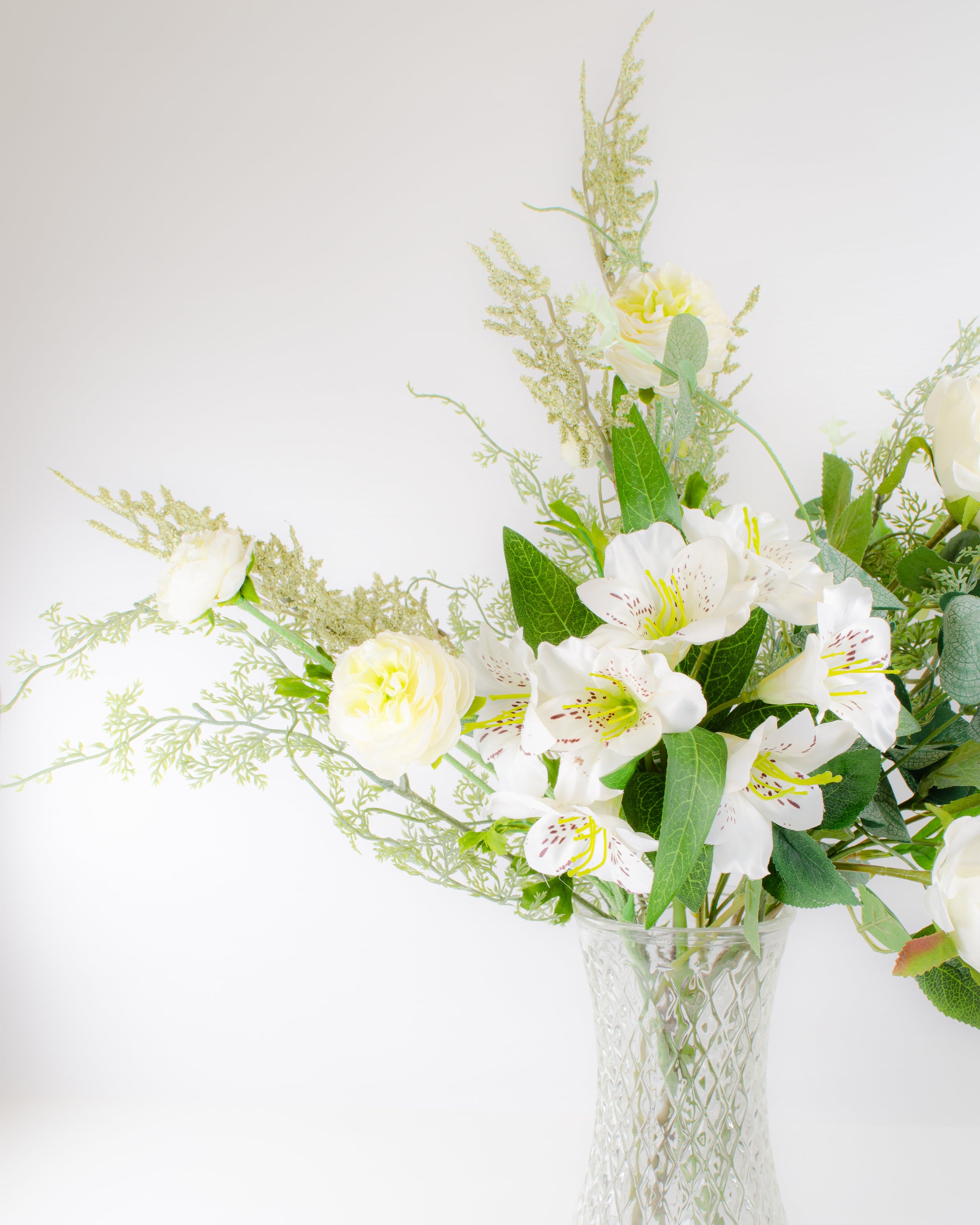 Letterbox Bouquet - Classic Whites