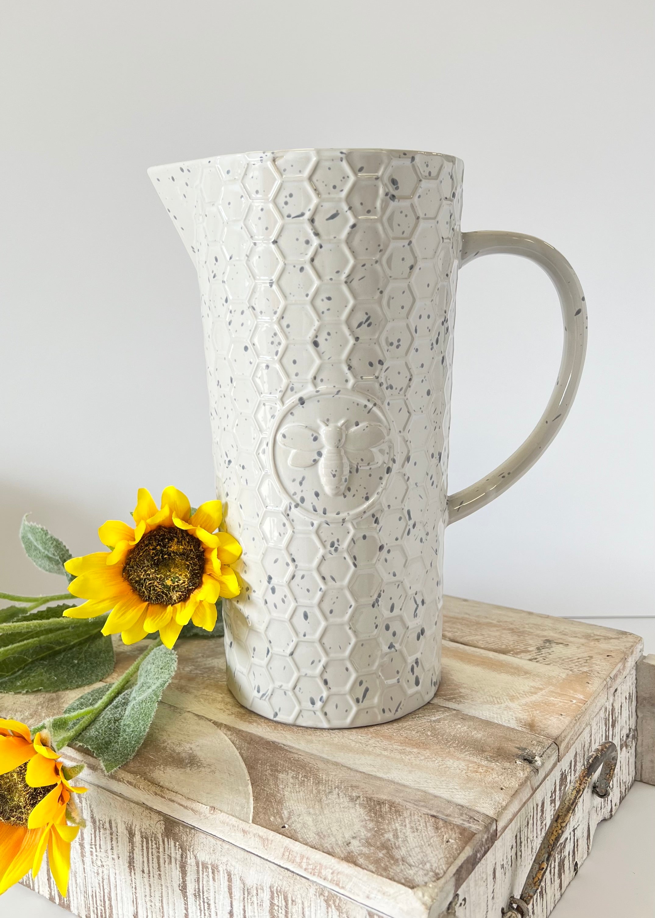 Embossed Speckle Bee Jug