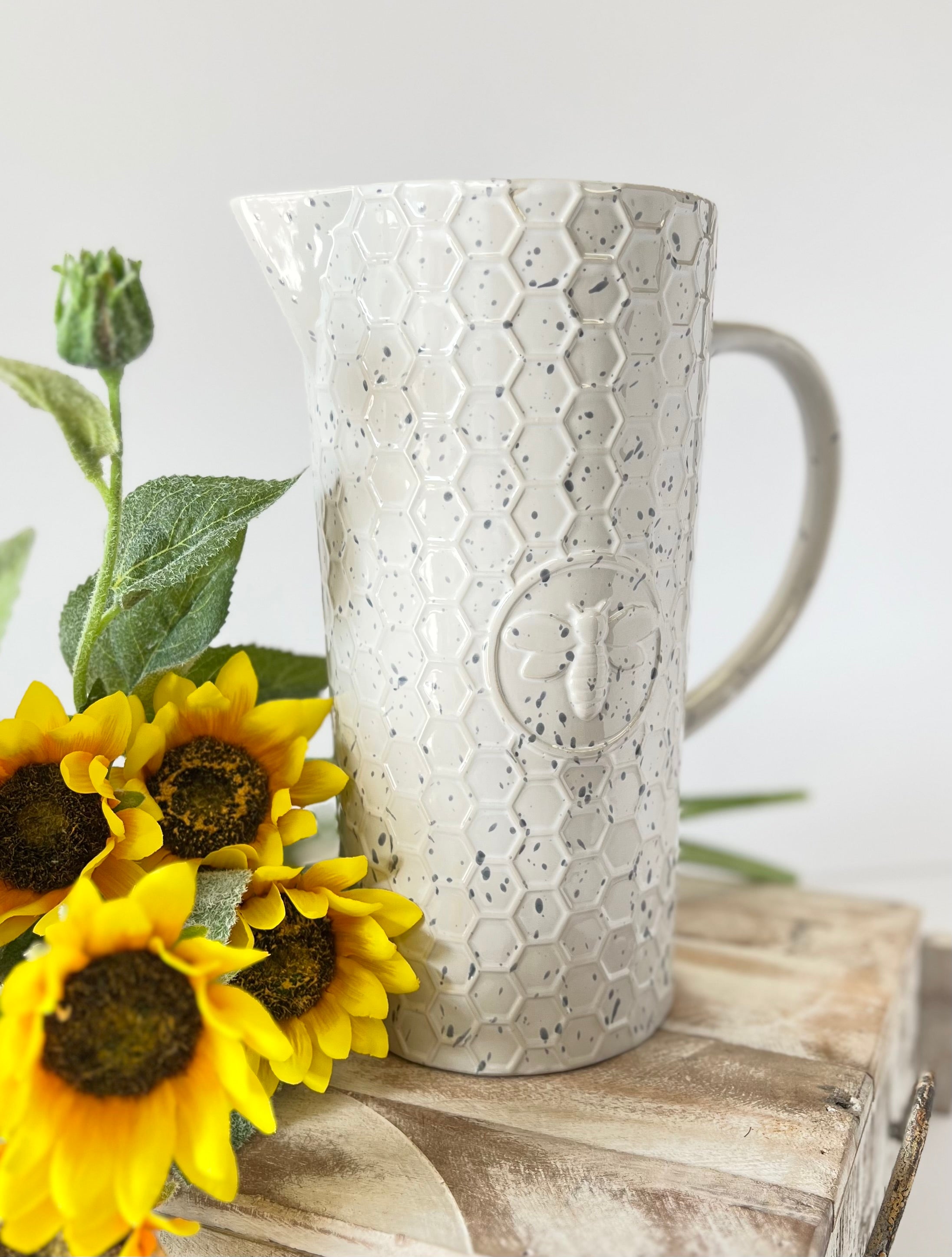 Embossed Speckle Bee Jug