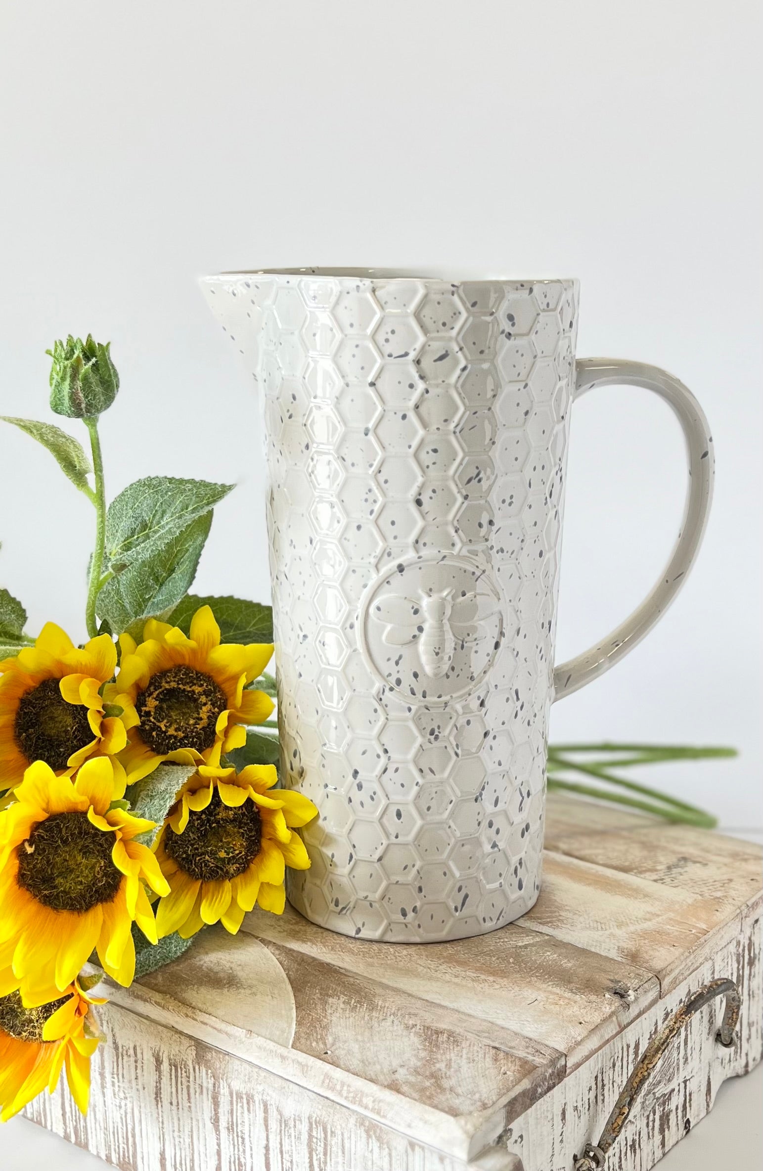 Embossed Speckle Bee Jug